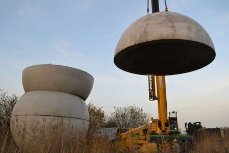kunstwerk-gemaakt-van-een-Halve-bol-5000mm.jpg